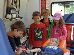 Besichtigung eines Rettungswagens